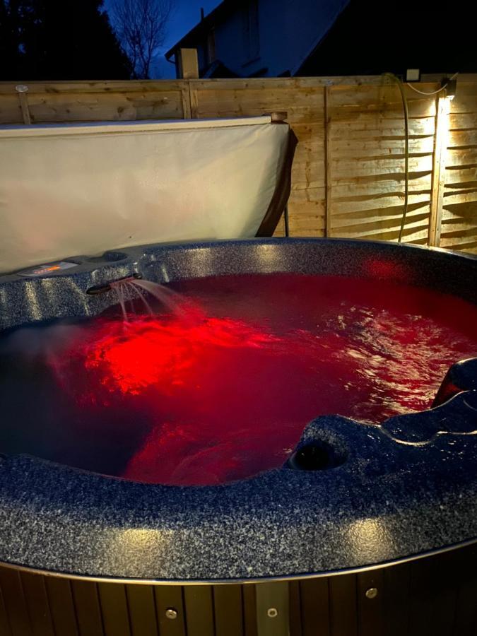 Grooms Cottage Outside Hot Tub Beith ภายนอก รูปภาพ